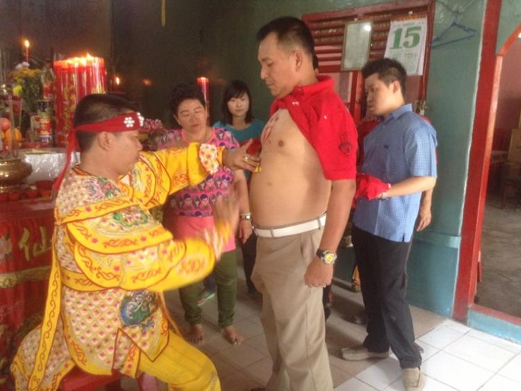 Acara-Thiau-Tang-Mengobati-yang-Sakit-dan-memberi-Keselamatan